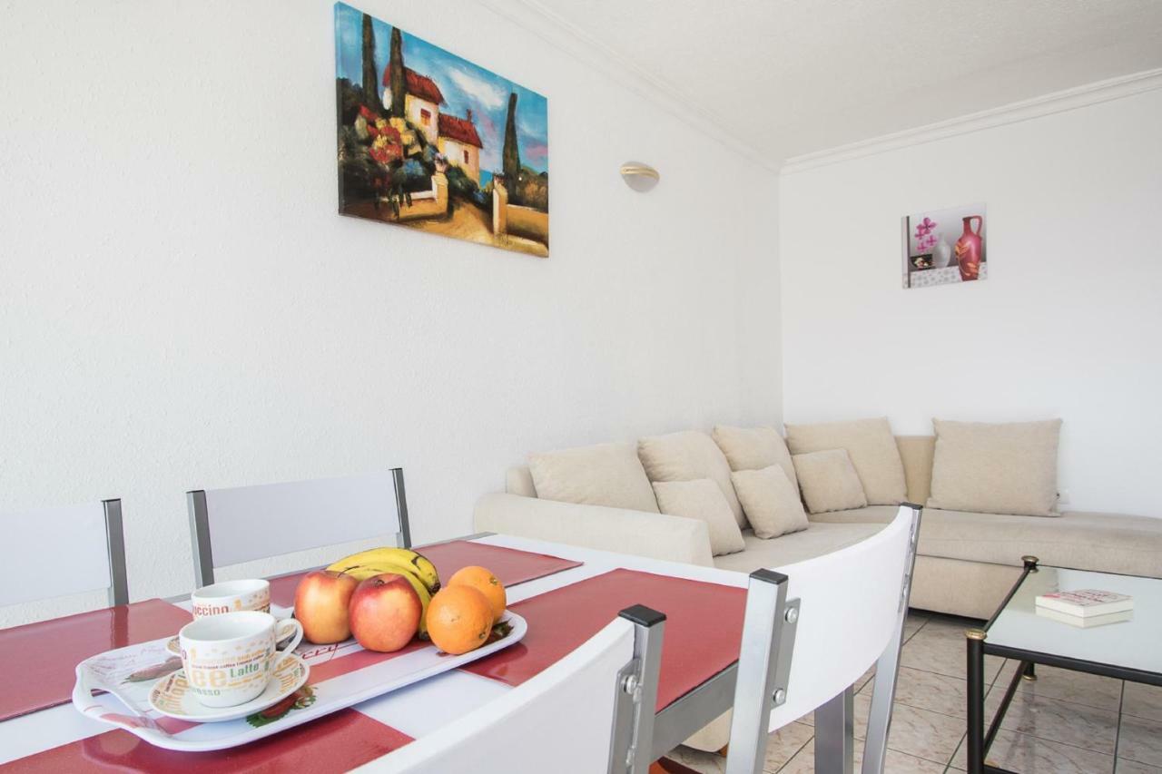 Sea Breeze In Playa De Las Americas With Parking Экстерьер фото