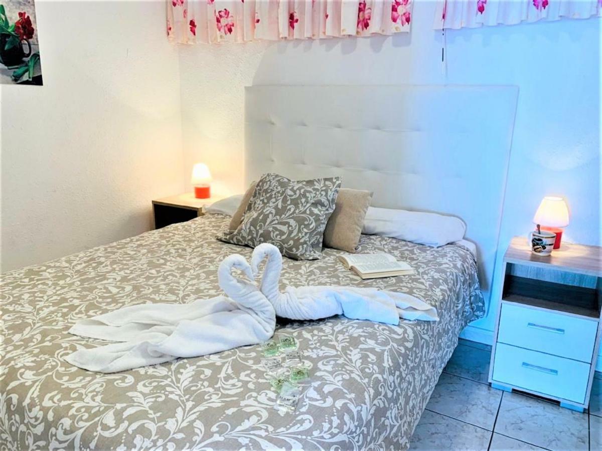 Sea Breeze In Playa De Las Americas With Parking Экстерьер фото